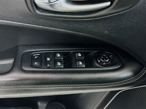 Used 2020 Jeep Compass Latitude image 19