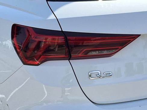 Used 2022 Audi Q3 2.0T Premium w/ Convenience Package AWD/4WD image 9