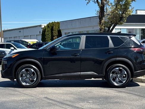 Used 2024 Nissan Rogue SV image 7