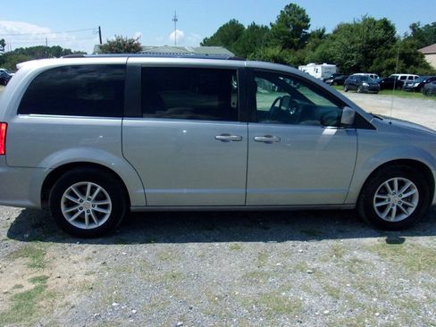 Used 2019 Dodge Grand Caravan SXT FWD image 8