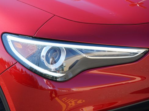 Used 2018 Alfa Romeo Stelvio Ti Lusso image 36