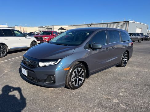 Certified 2026 Honda Odyssey EX-L image 3