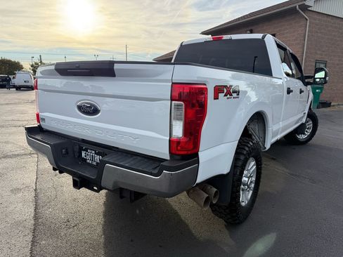 Used 2017 Ford F250 XLT w/ FX4 Off-Road Package image 5