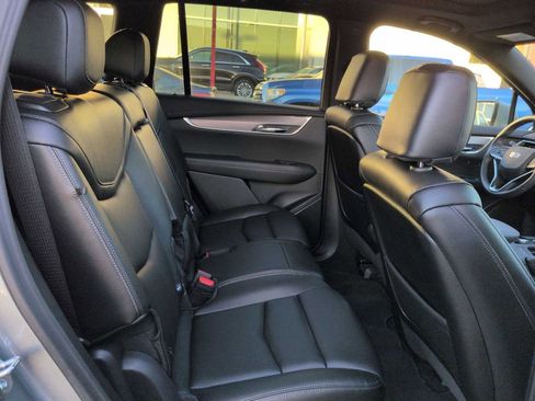 Used 2025 Cadillac XT6 Luxury image 27