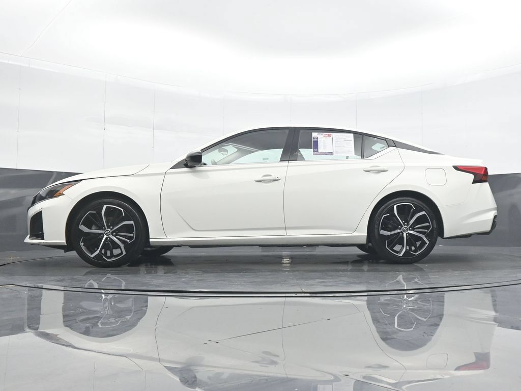 Used 2025 Nissan Altima 2.5 SR FWD image 28