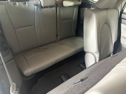 Used 2023 Toyota Highlander XLE AWD/4WD image 25