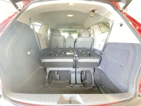 Used 2021 Toyota Sienna XLE FWD image 27