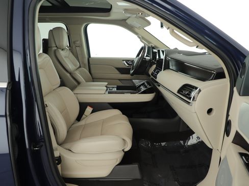 Used 2020 Lincoln Navigator Reserve w/ Luxury Package image 15