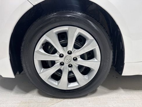 Used 2020 Toyota Corolla LE image 11