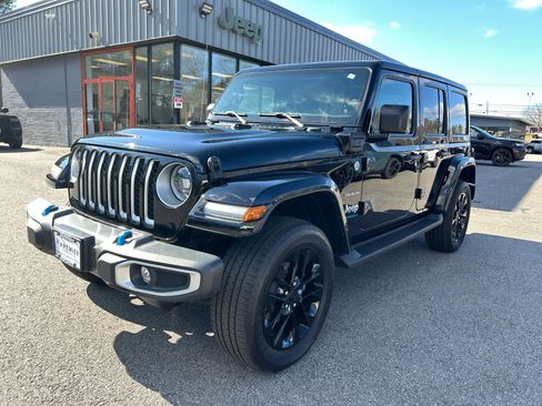 Used 2023 Jeep Wrangler Sahara w/ Cold Weather Group image 10