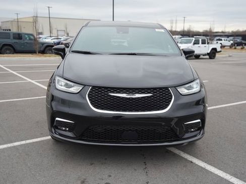 New 2026 Chrysler Pacifica Select FWD image 2
