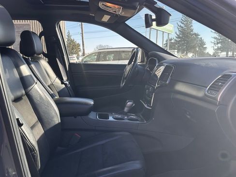 Used 2019 Jeep Grand Cherokee Altitude image 21