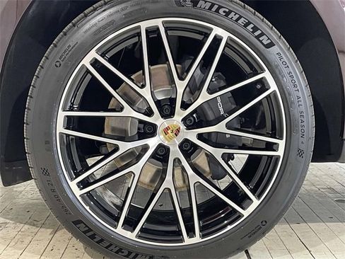 New 2026 Porsche Macan image 13