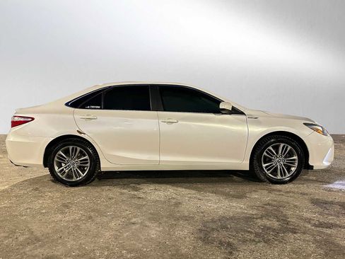 Used 2015 Toyota Camry SE image 2