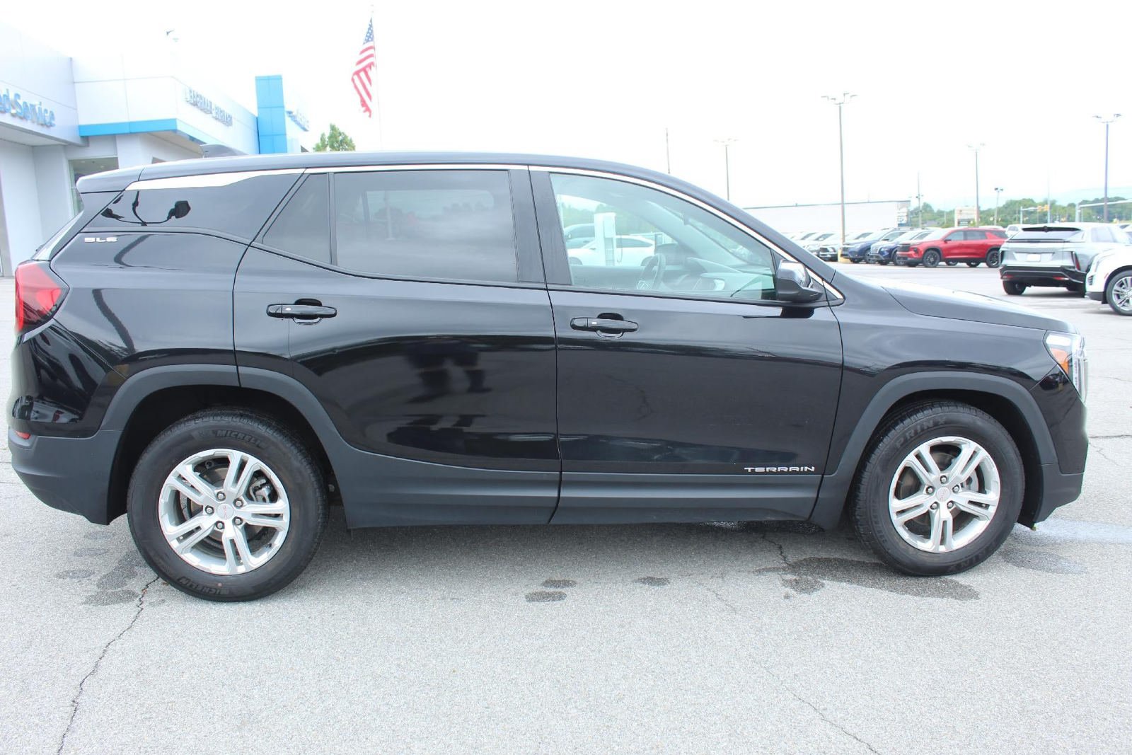 Used 2024 GMC Terrain SLE FWD image 8