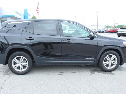 Used 2024 GMC Terrain SLE FWD image 8