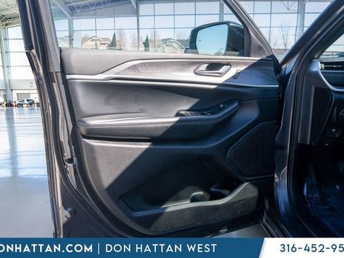 Used 2024 Jeep Grand Cherokee L Limited w/ Luxury Tech Group II image 14