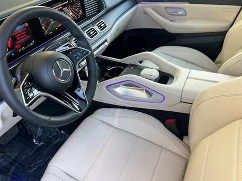 Used 2025 Mercedes-Benz GLE 350 4MATIC image 4