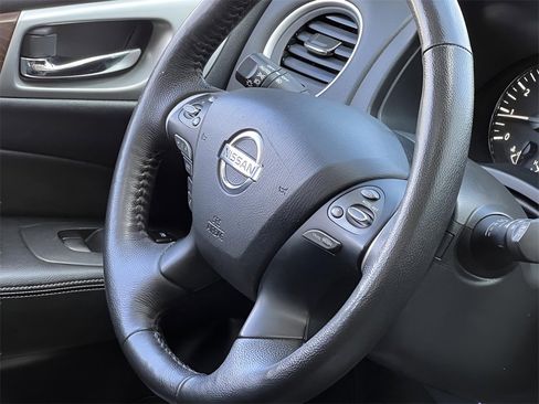 Used 2020 Nissan Pathfinder Platinum image 47