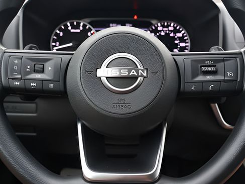 Used 2023 Nissan Rogue S AWD/4WD image 19