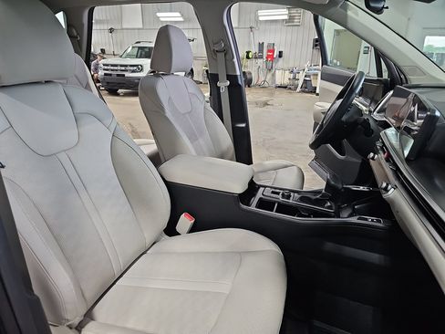 Used 2025 Kia Sorento S w/ Panoramic Sunroof Package FWD image 10