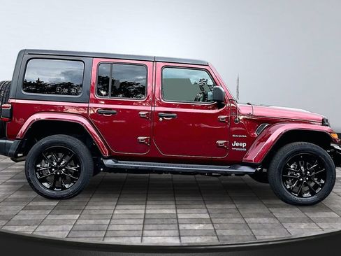 Used 2021 Jeep Wrangler Unlimited Sahara w/ Cold Weather Group AWD/4WD image 8