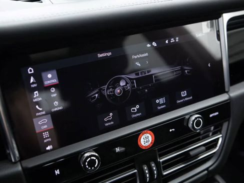 Certified 2026 Porsche Macan Turbo AWD/4WD image 15