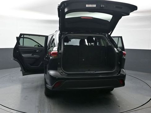Used 2023 Toyota Highlander XLE AWD/4WD image 48