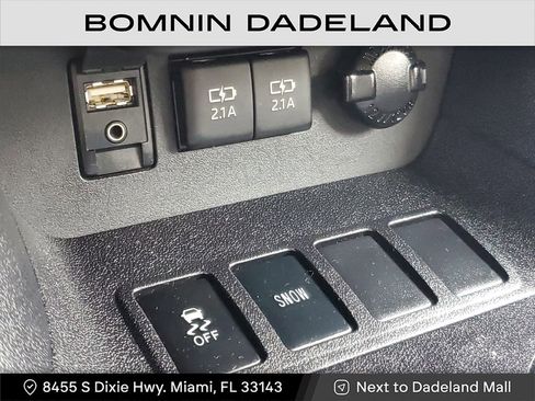 Used 2017 Toyota Highlander SE image 23