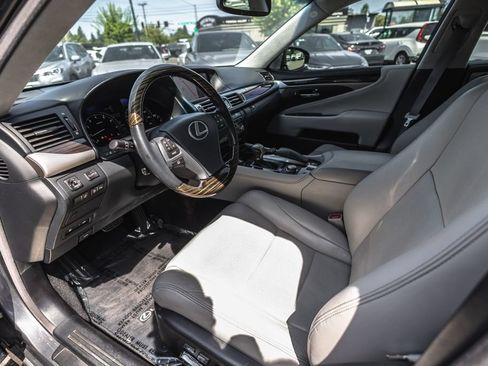 Used 2015 Lexus LS 460 w/ Comfort Package RWD image 16