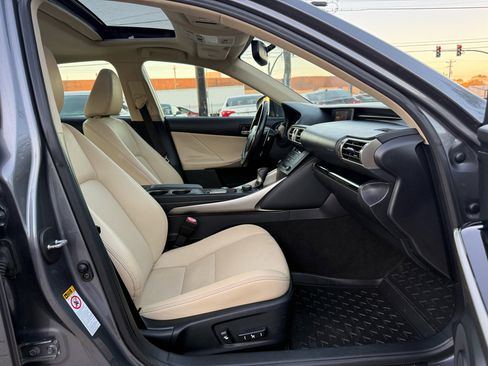 Used 2016 Lexus IS 200t image 19