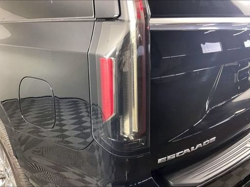 Used 2023 Cadillac Escalade Premium Luxury RWD image 20