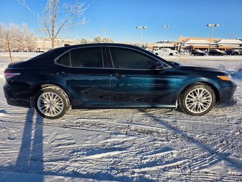 Used 2018 Toyota Camry XLE image 8