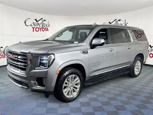 Used 2023 GMC Yukon XL SLT image 2