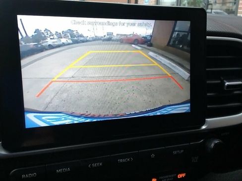 Used 2020 Hyundai Venue SEL image 19