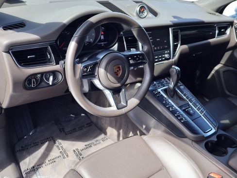 Used 2018 Porsche Macan S image 4