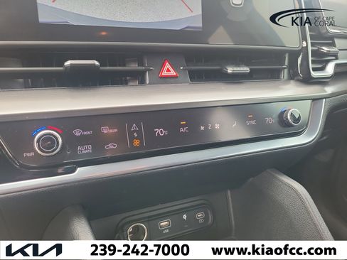 Used 2025 Kia Sportage EX FWD image 32
