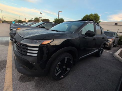 New 2025 Nissan Kicks SR image 4