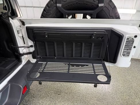 Used 2018 Jeep Wrangler Unlimited Rubicon AWD/4WD image 10