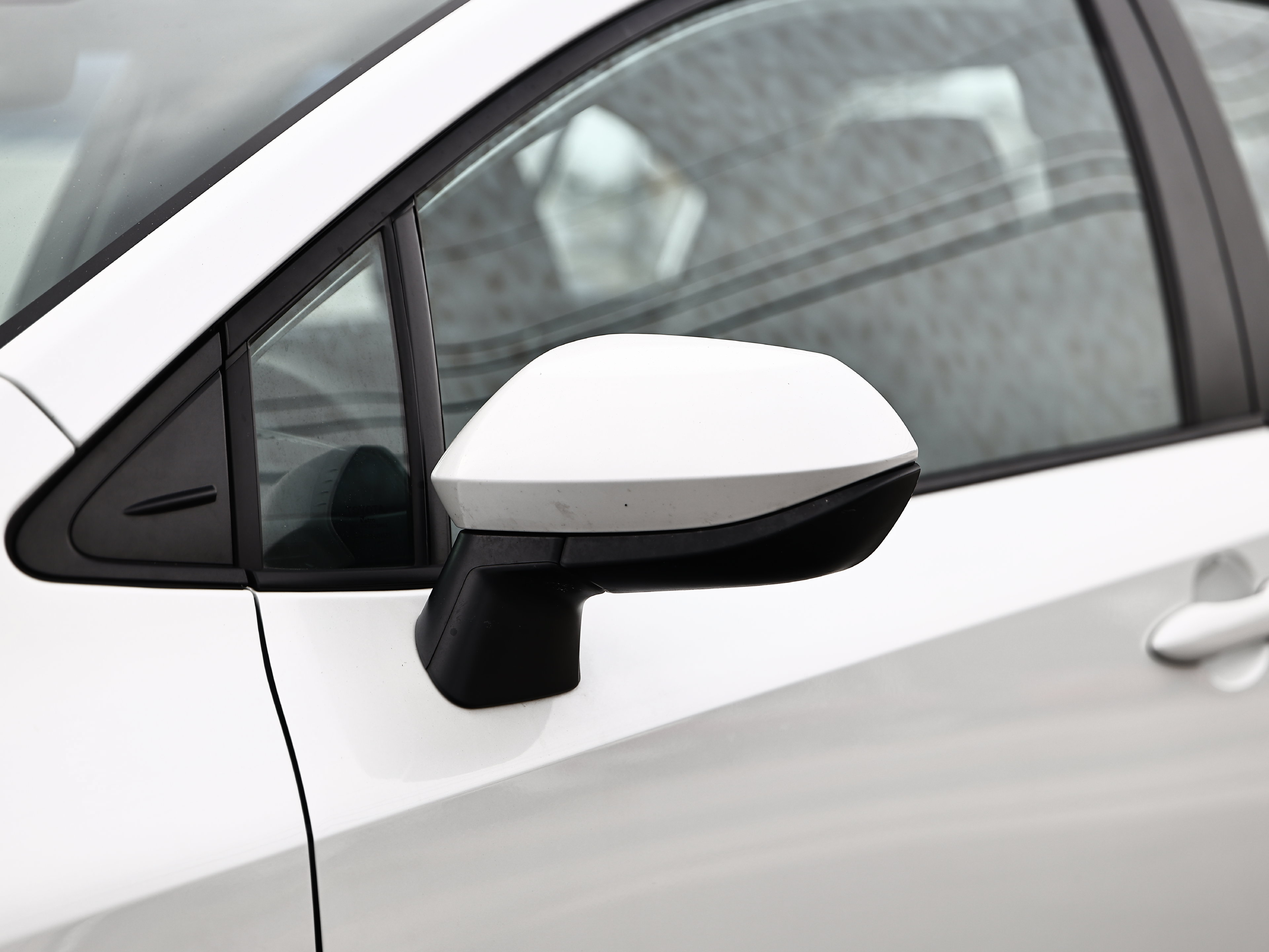 Used 2025 Toyota Corolla LE FWD image 3