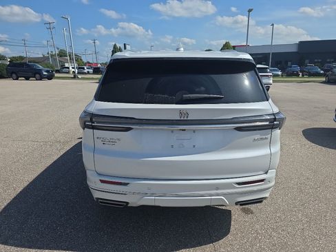Used 2025 Buick Enclave Avenir FWD image 4