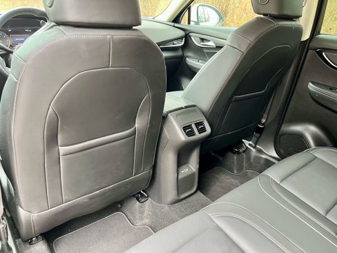 Used 2023 Buick Envision Essence image 23