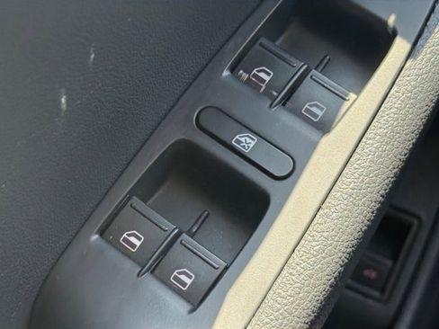 Used 2017 Volkswagen Jetta SE FWD image 25