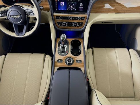 Used 2026 Bentley Bentayga AWD/4WD image 22