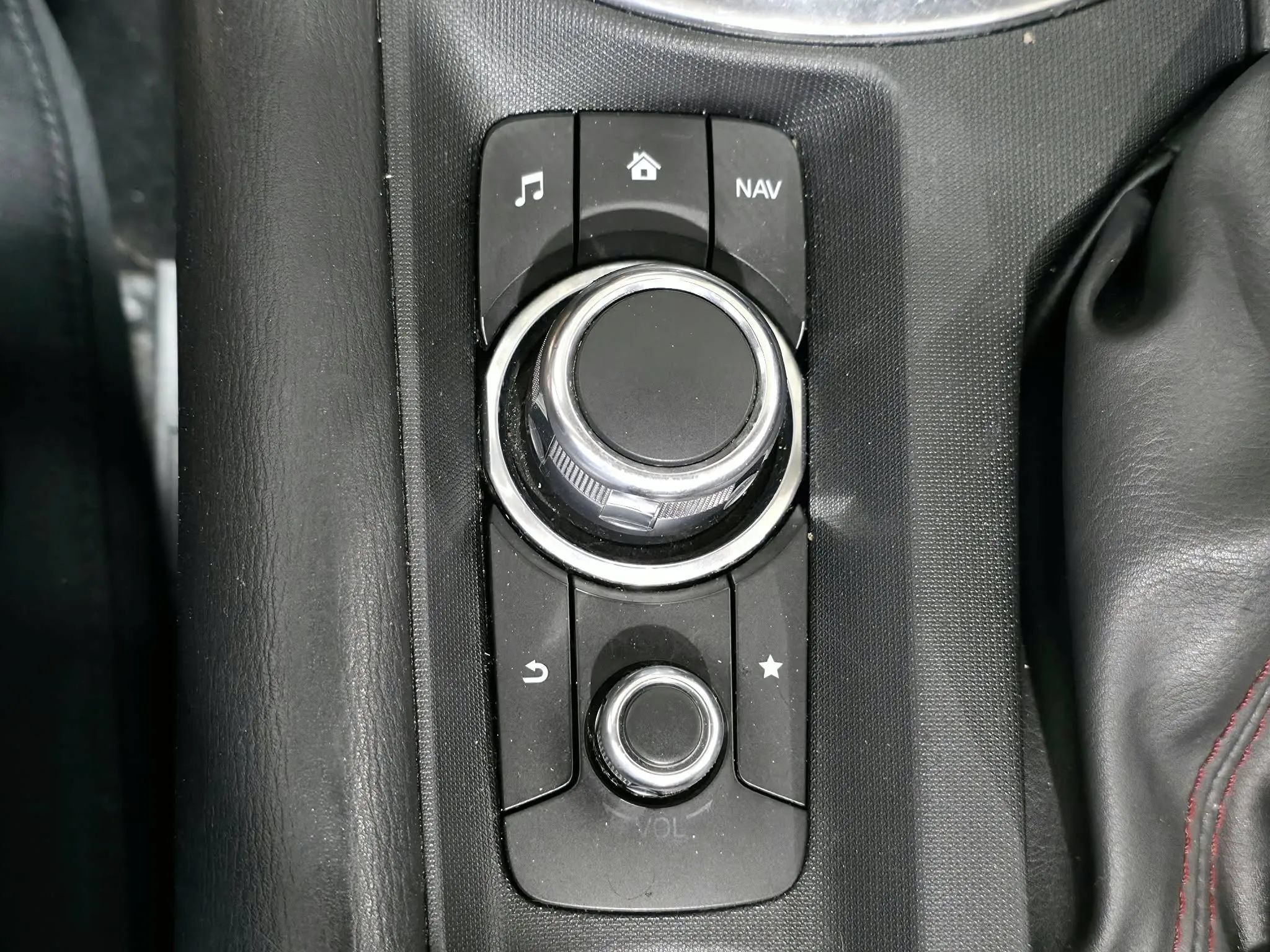 Used 2018 MAZDA MX-5 Miata Sport RWD image 21