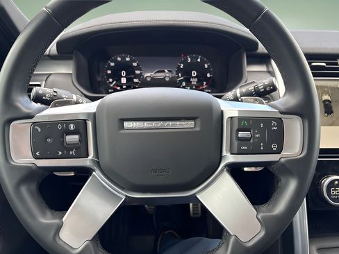 Used 2024 Land Rover Discovery Dynamic SE AWD/4WD image 18