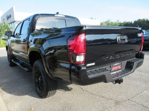 Used 2022 Toyota Tacoma SR5 w/ Technology Package RWD image 4