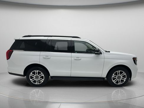 Used 2025 Ford Expedition Active AWD/4WD image 4
