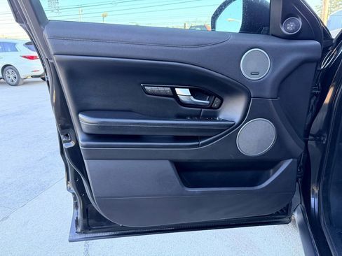 Used 2017 Land Rover Range Rover Evoque SE Premium image 23