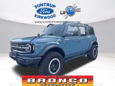 Used 2023 Ford Bronco Outer Banks w/ Sasquatch Package AWD/4WD image 1